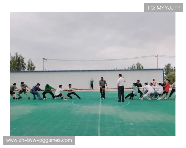 足球紧急出口设置是否满足比赛中突发事件下观众安全疏散的要求